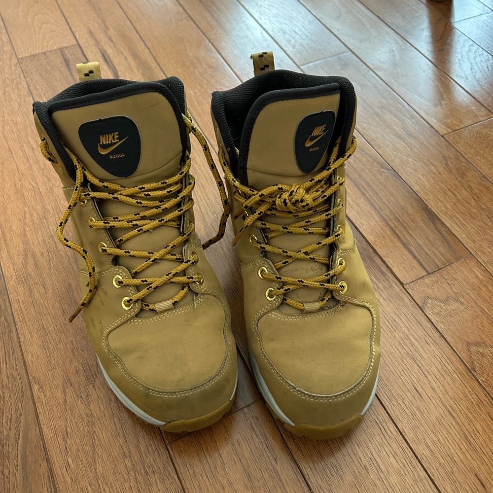 Nike Men's Brown High-Top Boots